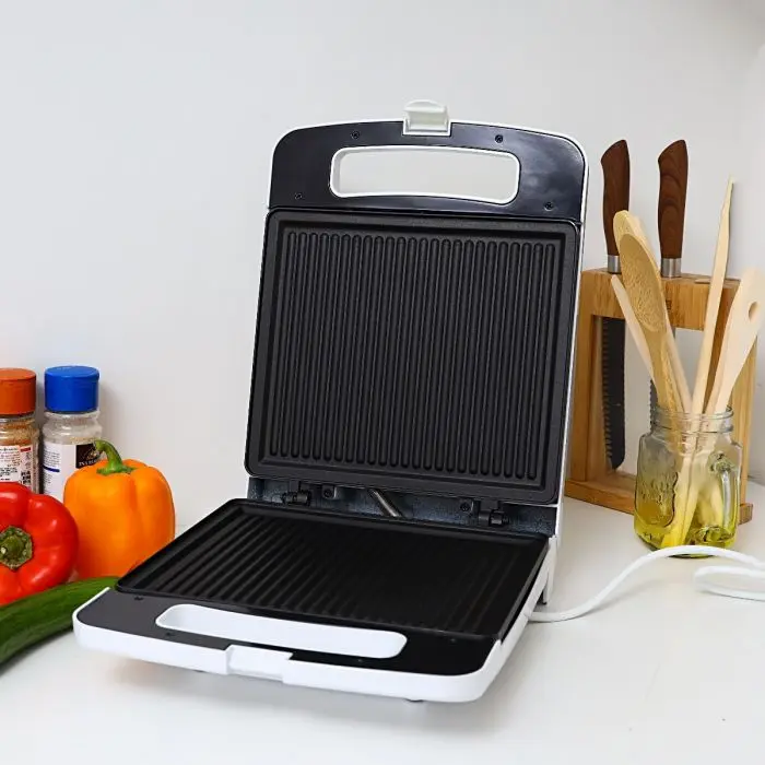 GEEPAS SANDWICH MAKER 4 SLICE 1500W GGT671 MADE IN CHINA ( 2 YEAR FULL WARRANTY )